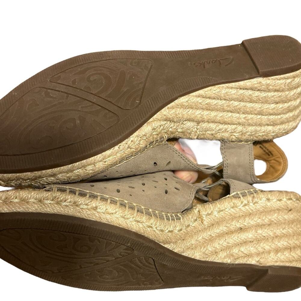 Unstructured by Clark’s Taupe Suede Perforated Wedges Straw Heel Size 8 - Picture 3 of 9